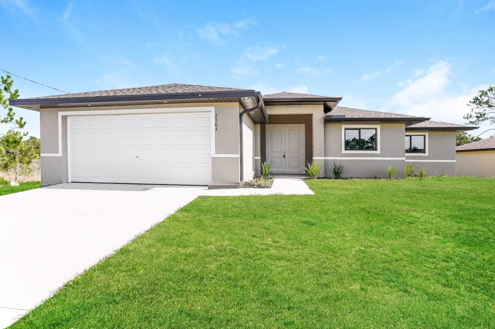 000 Front View 12773167