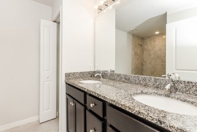 008 Main Bathroom ET49025