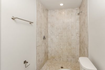 009 Main Bathroom ET49025