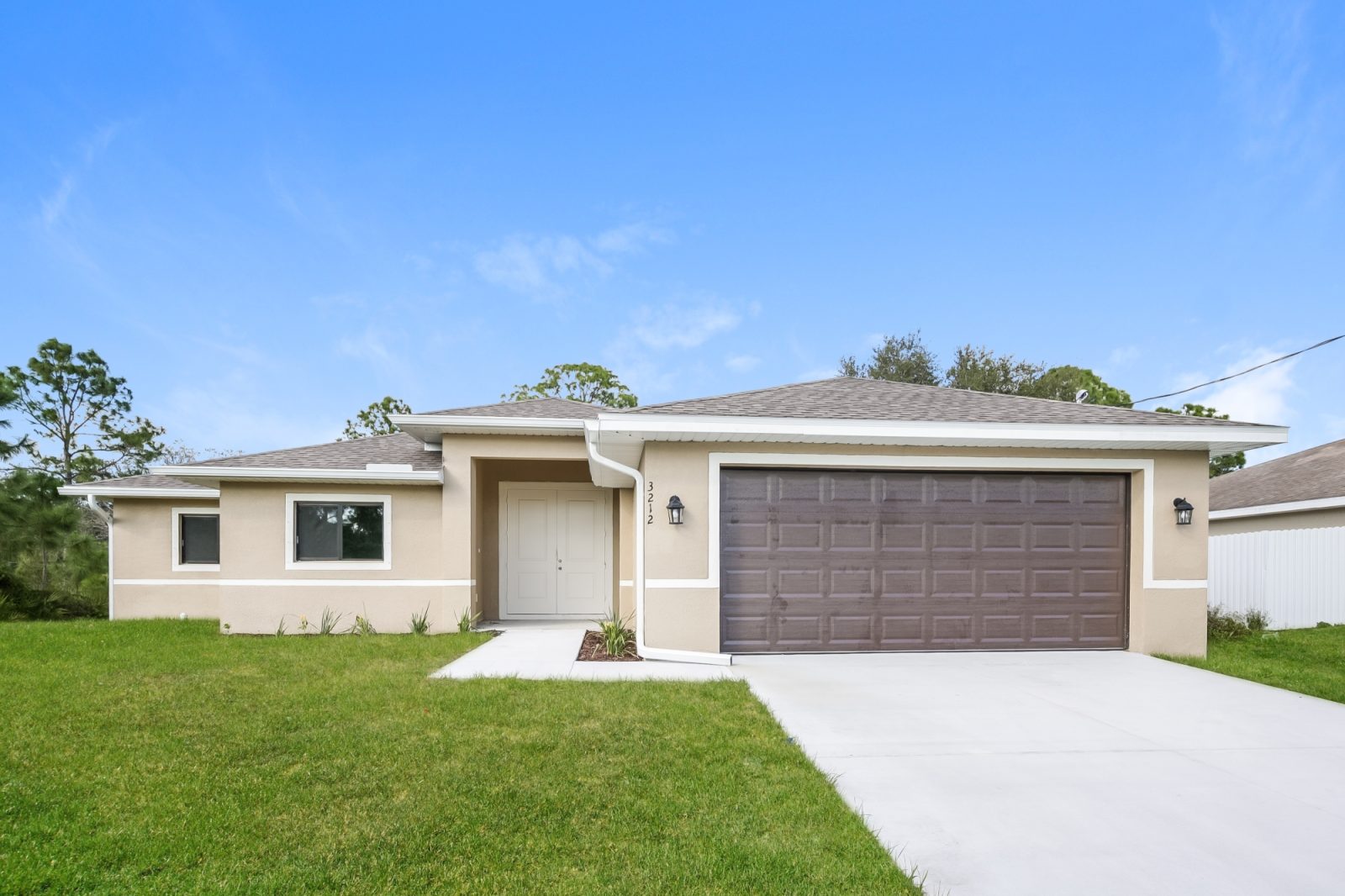 000 Front View 13271007