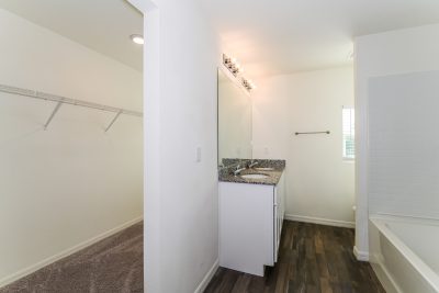 011 photo main bathroom 14323325