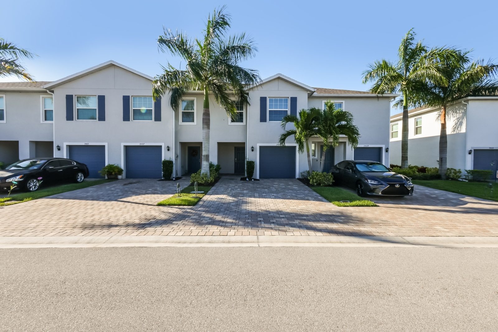 000 photo front view 14880023