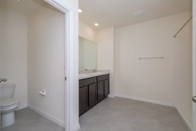 008 Main Bathroom ET61169