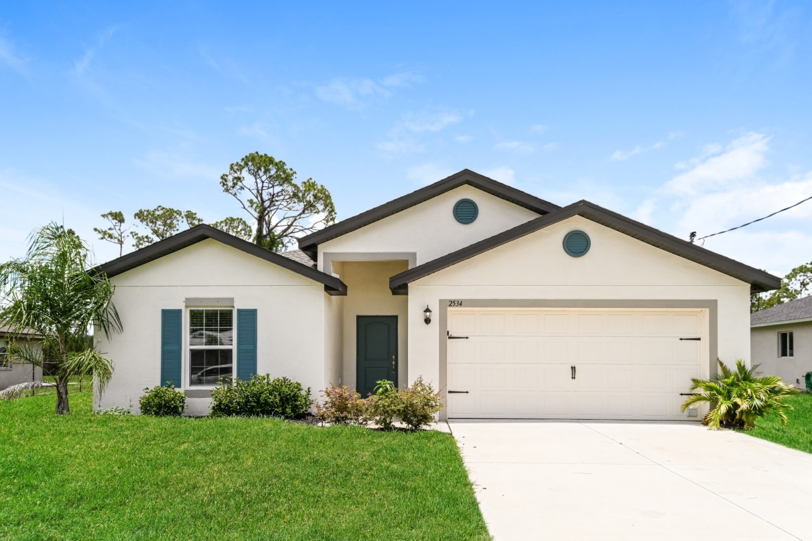 000 Front View ET81135