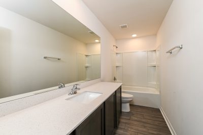 008 Main Bathroom ET81135