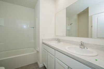 008 photo main bathroom 11991598