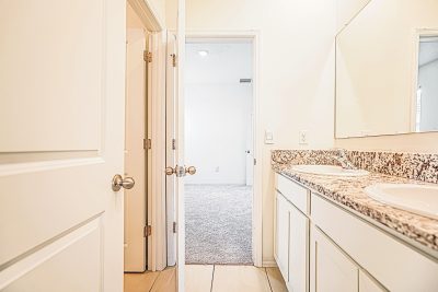 011 photo Bathroom 349f874c 0b93 43cf 9fb7 d5328e5c7687