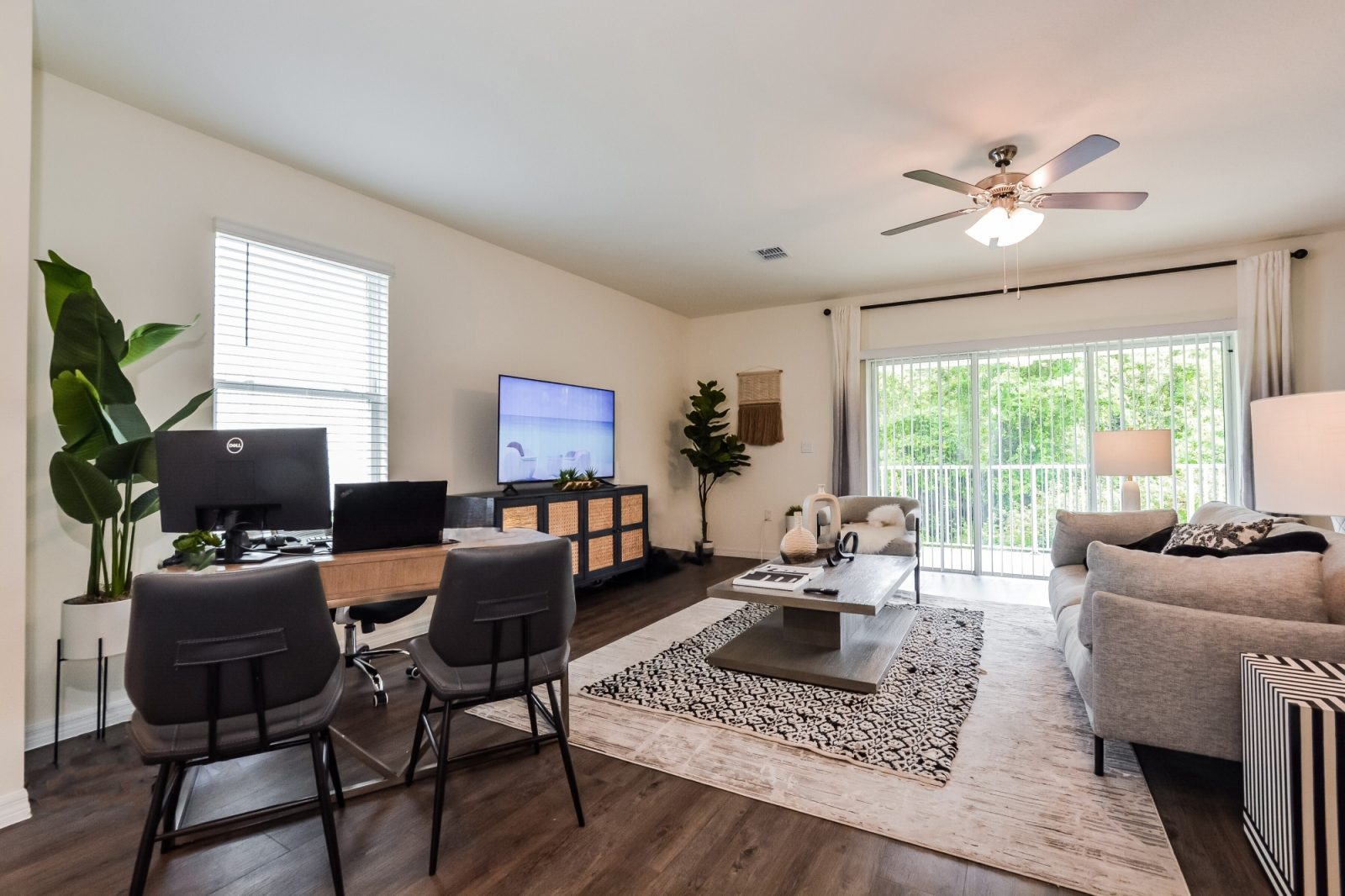 002 Living Room EOG00025