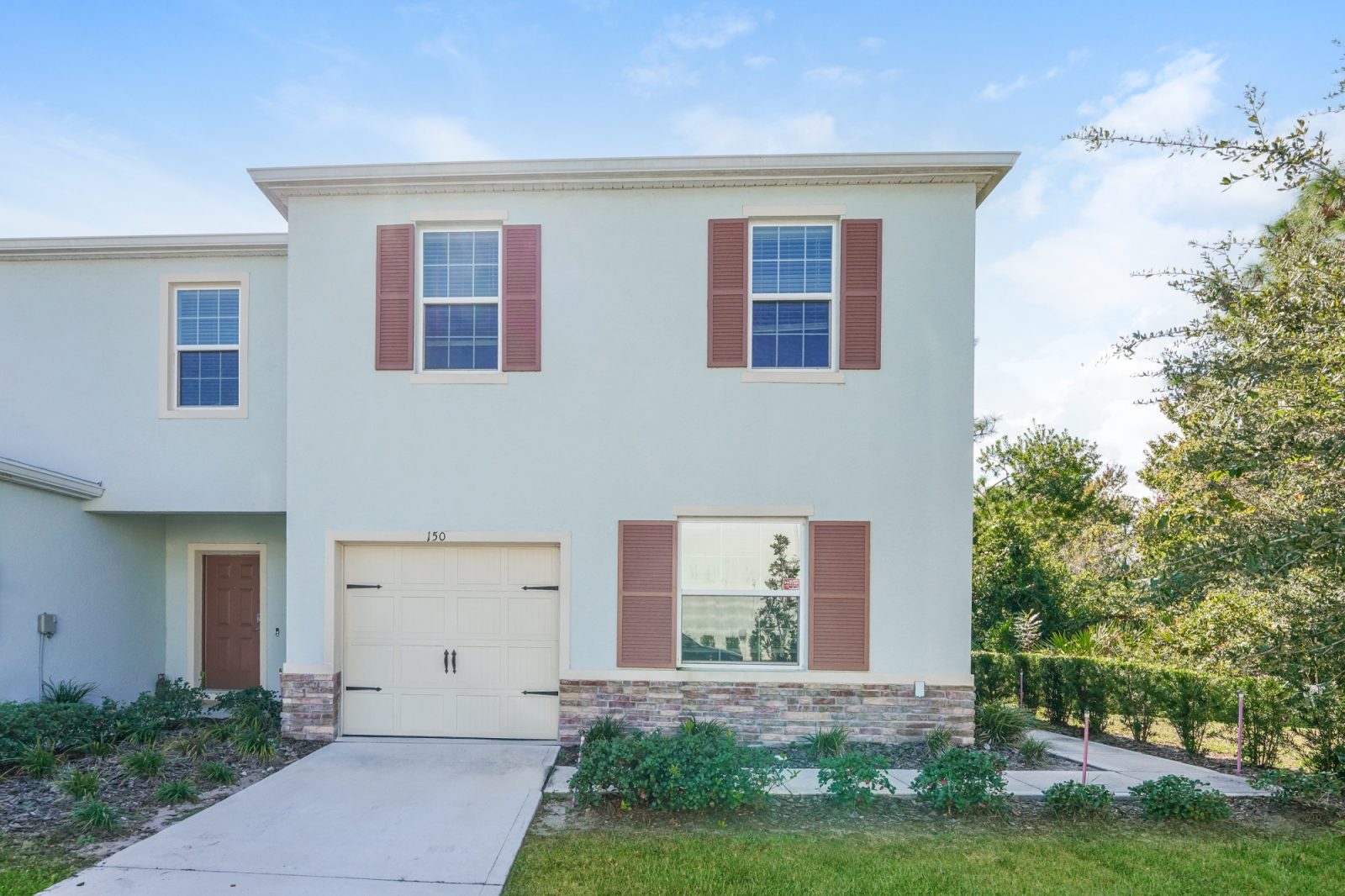 000 photo front view 14932776