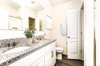004 016 photo vs main bathroom 15157909