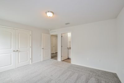007 photo main bedroom 12916035