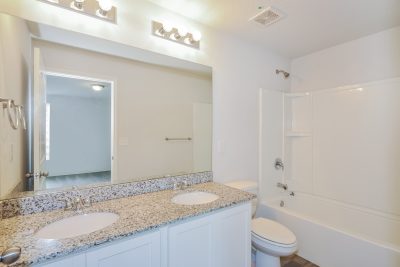 012 photo main bathroom 12916036