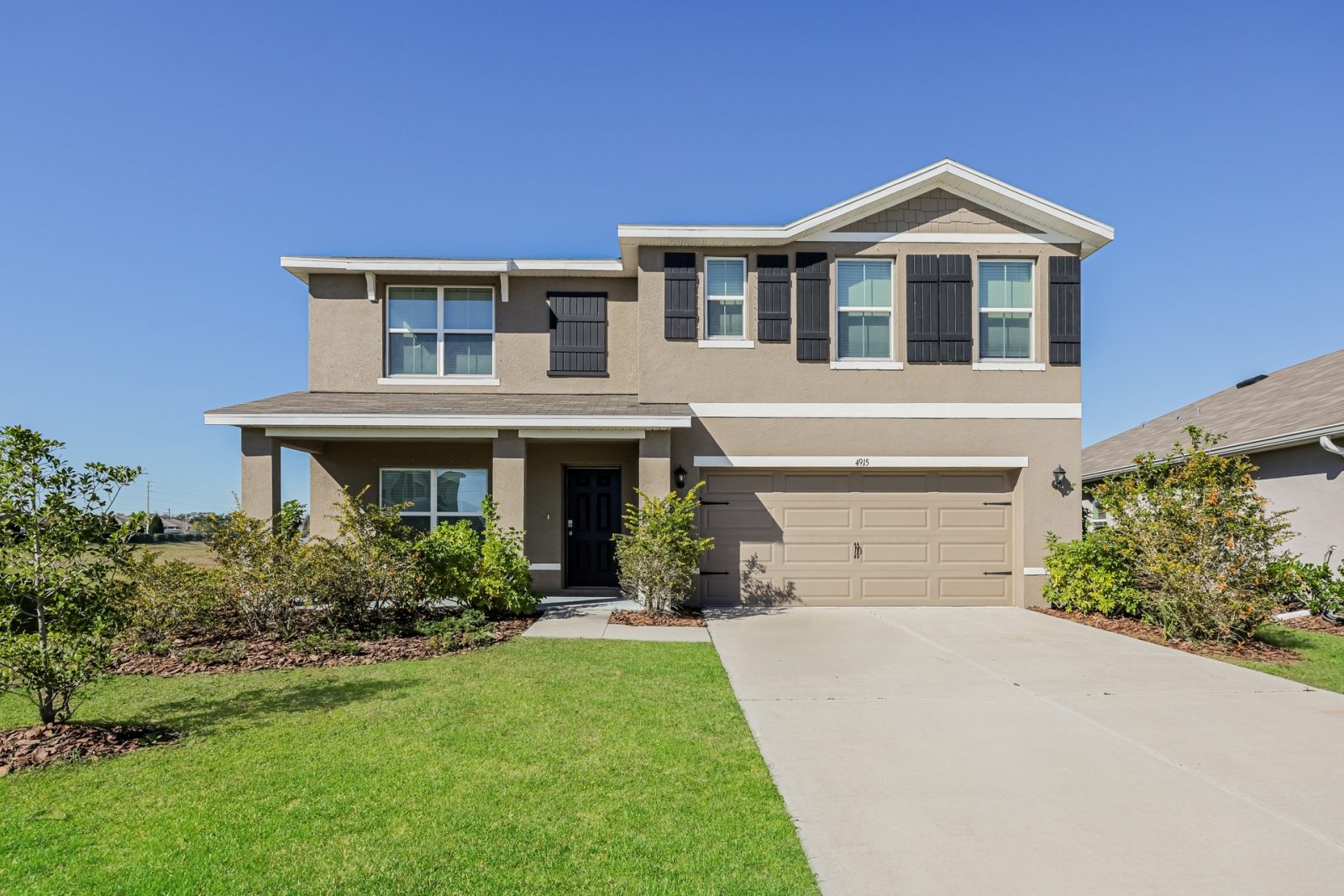 000 photo front view 15125654