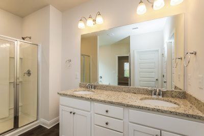 007 photo main bathroom 12580604