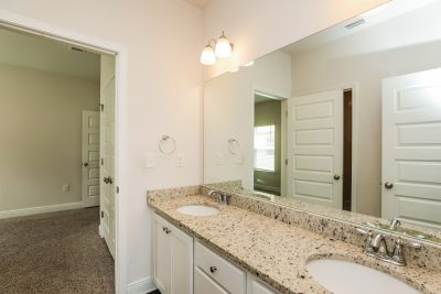 008 photo main bathroom 12580610