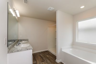 009 photo main bathroom 12847792