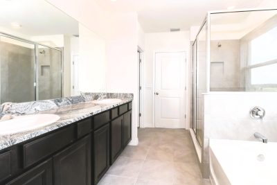 007 8 photo Main Bathroom 94eedbe0 f3b4 4c22 ac43 b7a91a8674f5