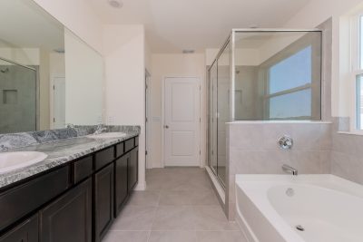 010 Main Bathroom ETY1012