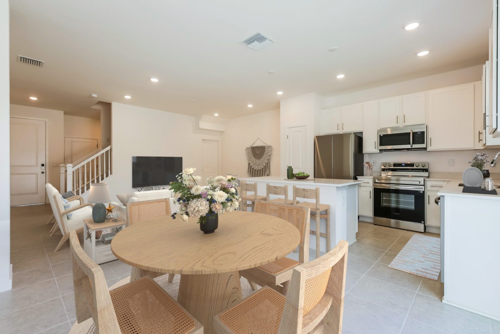 001 photo vs dining room 14755491