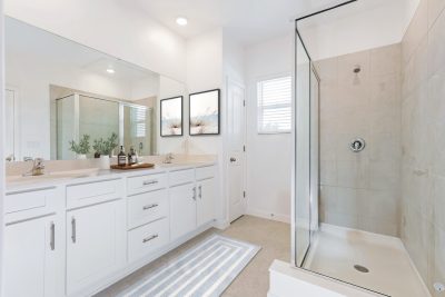 004 photo vs main bathroom 758015