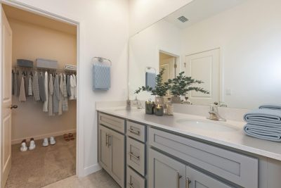 004 photo vs main bathroom 14755584