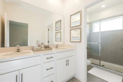 004 photo vs main bathroom 14755492