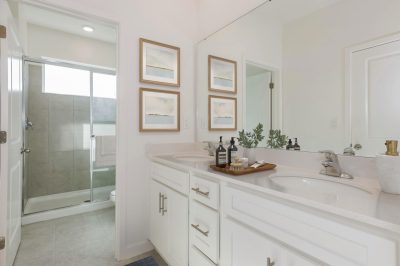 004 photo vs main bathroom 14744800