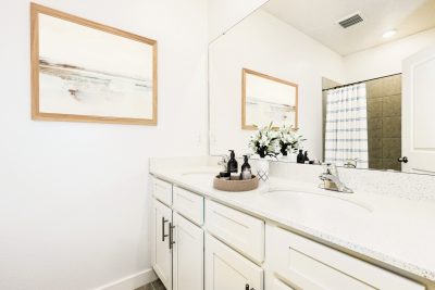 004 photo vs bathroom 14709637