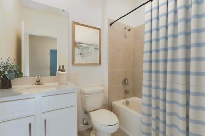 004 photo vs bathroom 14744803