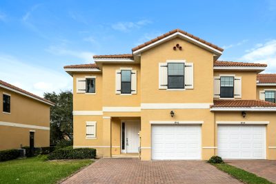 000 Front View 13337490