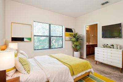 003-007 photo vs main bedroom 15124002