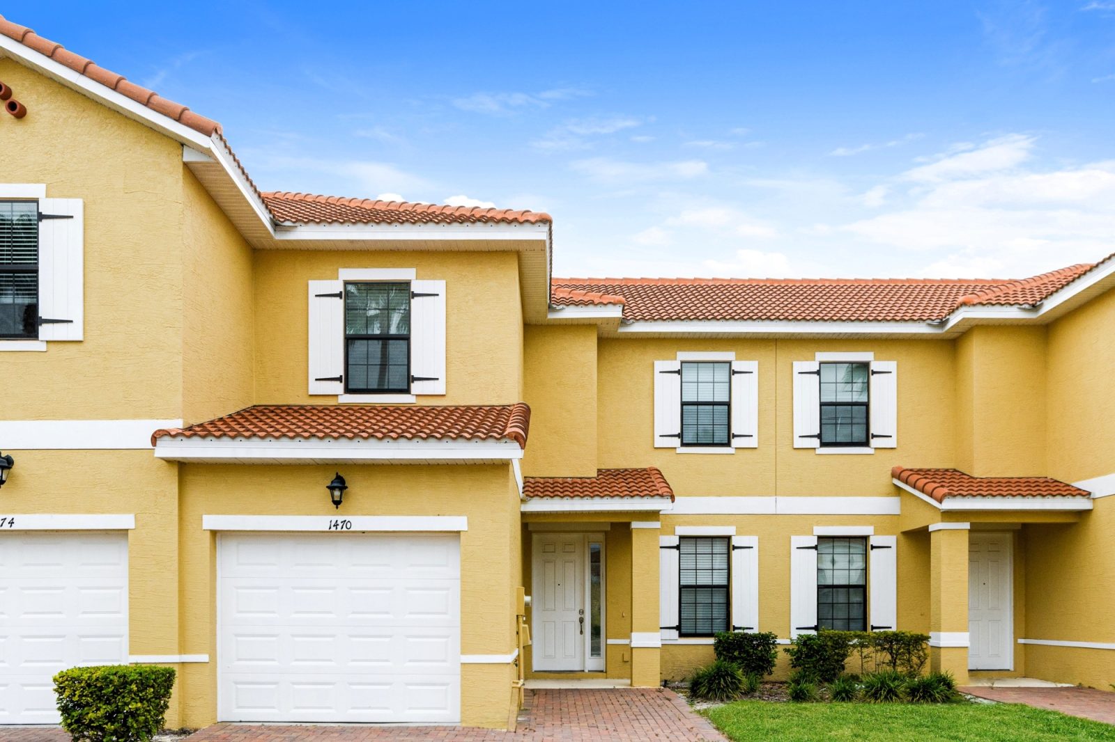 000 photo front view 14936749