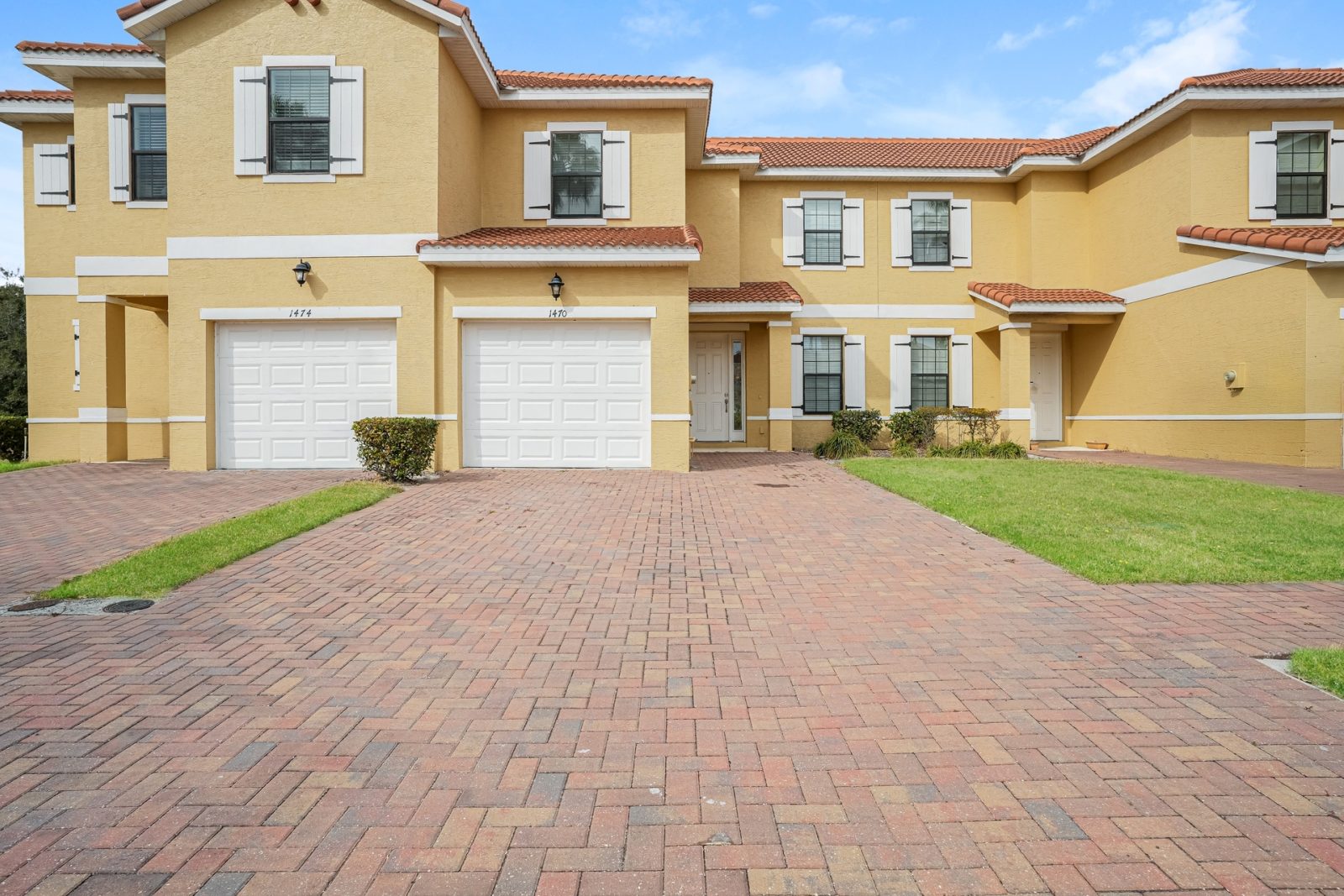 000 photo front view 15166651