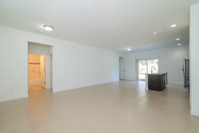 003 Living Room ET51203