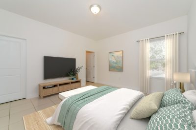 004 photo vs main bedroom 15154951