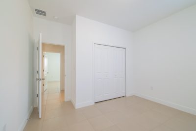 008 Main Bedroom ET51203