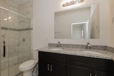 009 photo main bathroom 10410015