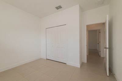 012 photo bedroom 10410019
