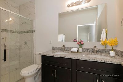 004 013 photo vs main bathroom 15137304