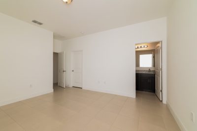 008 Main Bedroom ET51313
