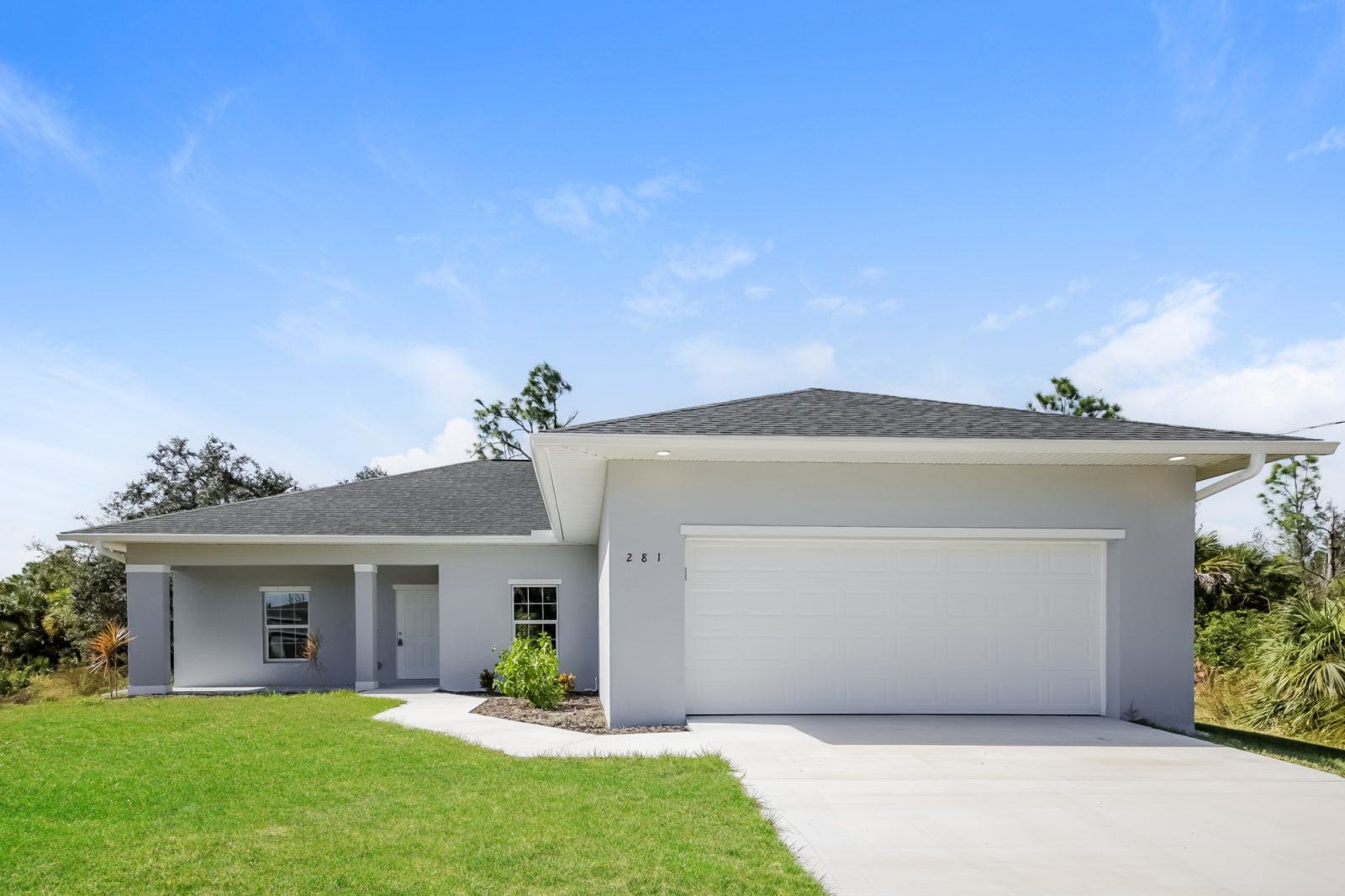 000 Front View 13278476