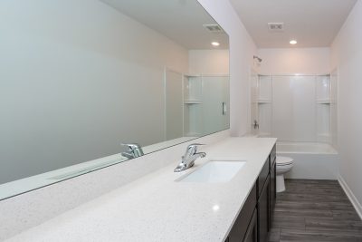 005 photo Main Bathroom f661ac83 0360 42aa 9c06 e1e5c26724d0