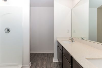 006 photo Main Bathroom 9788c0bf 529f 4dc7 9e6a 34be6ce11302