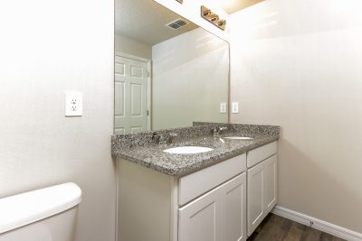 008 photo main bathroom 12575398