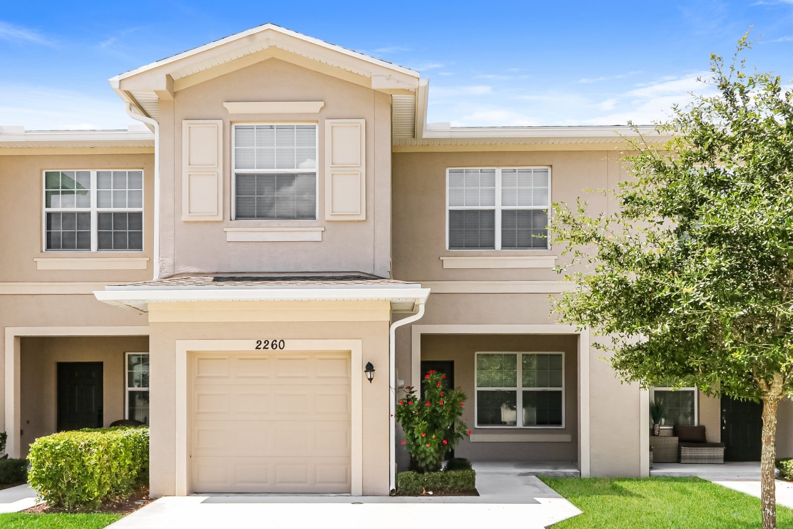 000 photo front view 15497277