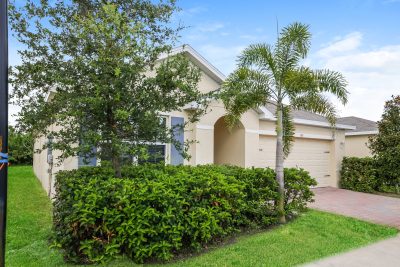 019 photo front view 14637558