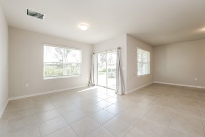 005 Living Room ET11052