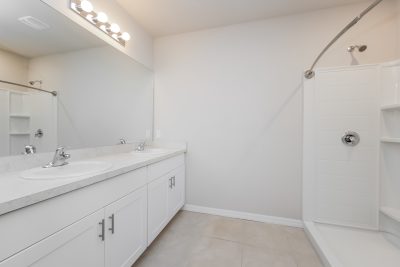 011 Main Bathroom ET11052