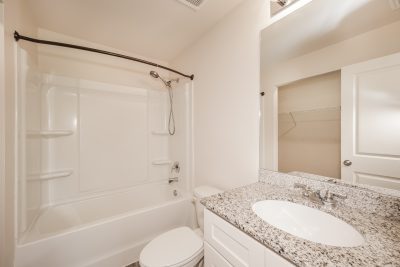 010 photo main bathroom 14045030