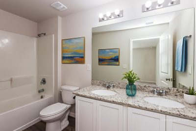 004 photo main bathroom 14648975